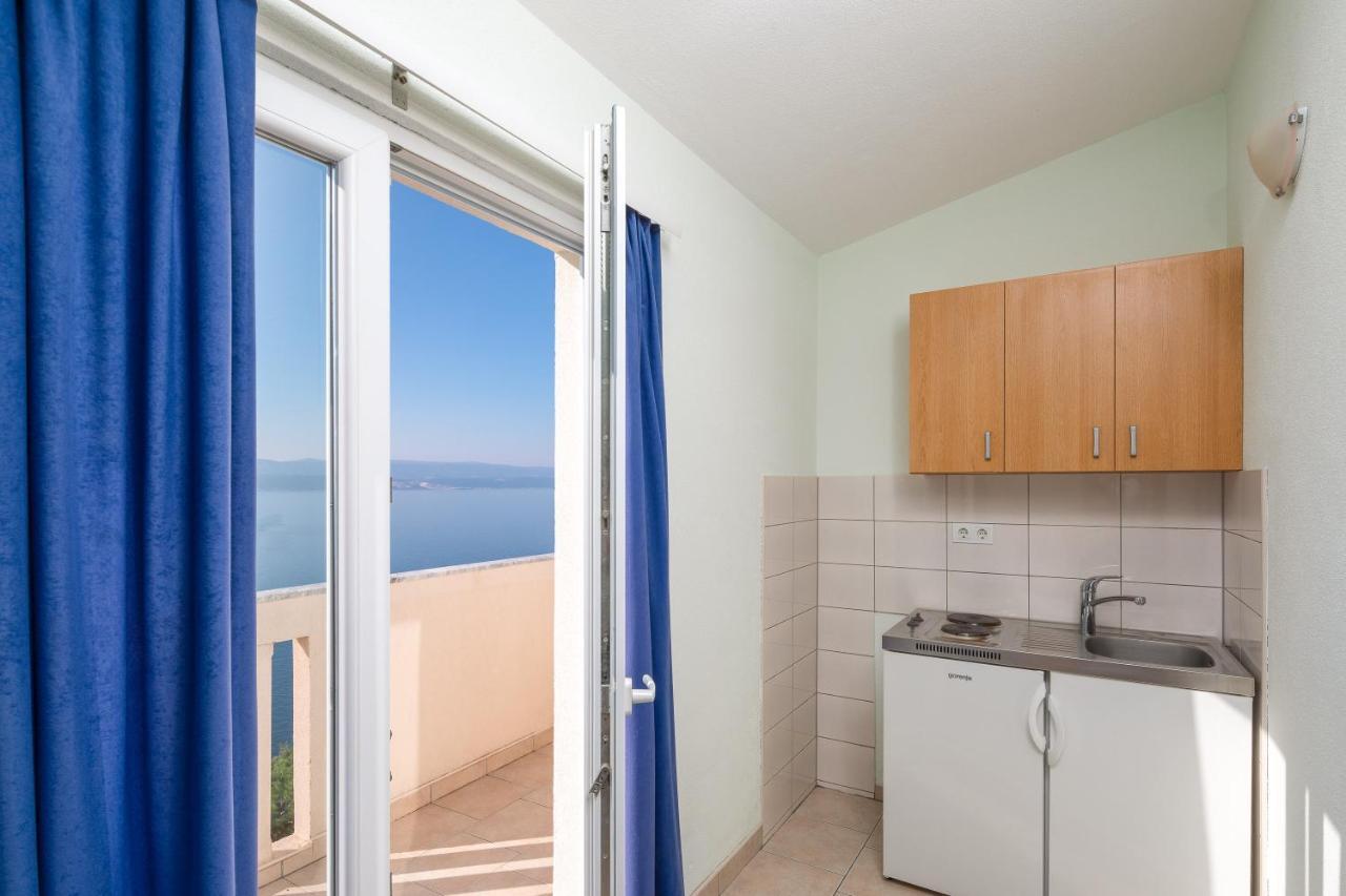 Apartments & Restaurant Galeb Marusici  エクステリア 写真