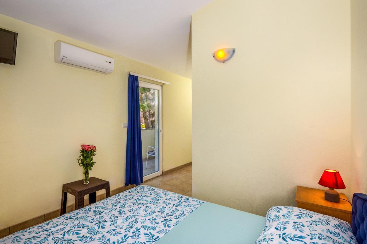 Apartments & Restaurant Galeb Marusici  エクステリア 写真