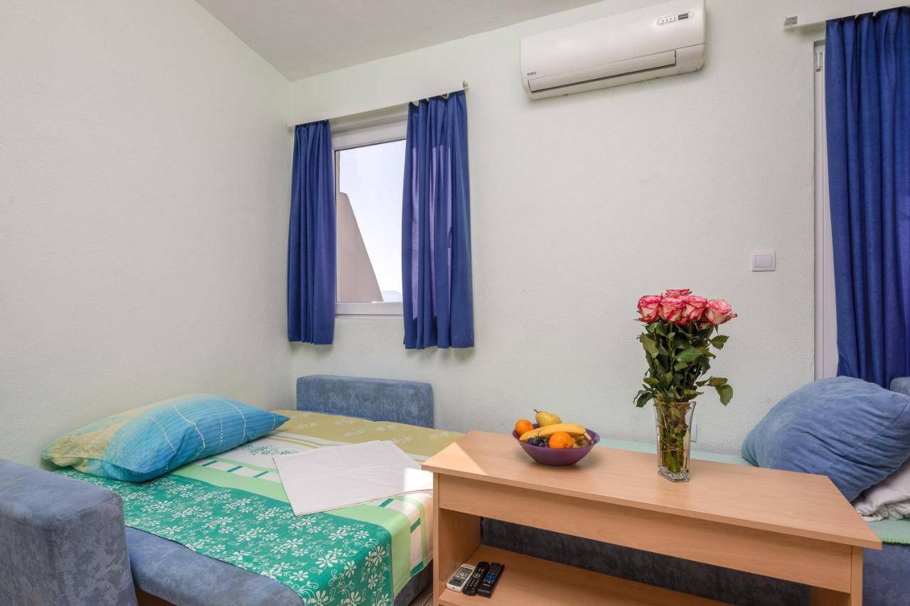 Apartments & Restaurant Galeb Marusici  エクステリア 写真
