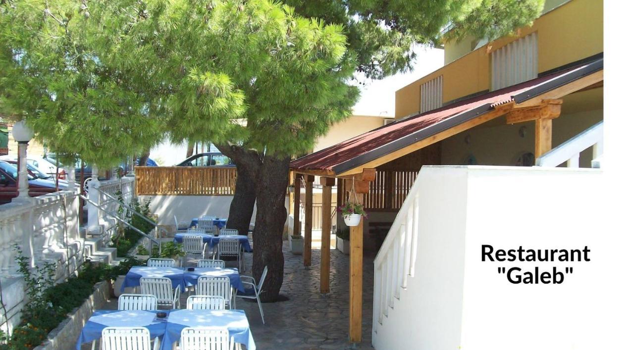 Apartments & Restaurant Galeb Marusici  エクステリア 写真